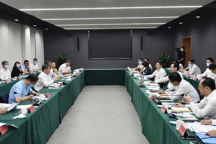 寧高寧董事長(cháng)、李凡榮總經(jīng)理一行赴雄安新區調研并與雄安新區黨工委書(shū)記、管委會(huì )主任張國華舉行工作會(huì )談