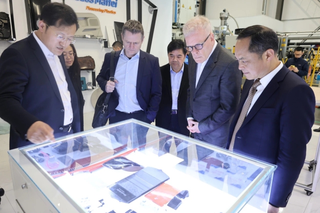 Consul General of Denmark to Shanghai Mikael Hemniti Winther visits KraussMaffei